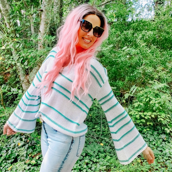 Bell sleeve stripe lightweight sweater - Picture 5 of 7